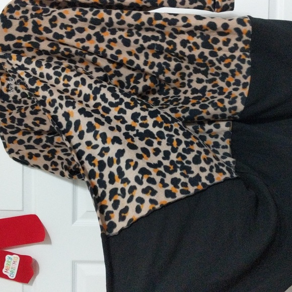 #55.Soft & Cozy Company Wrap Fleece Animal Print Cardigan with pockets.Small - Picture 9 of 11